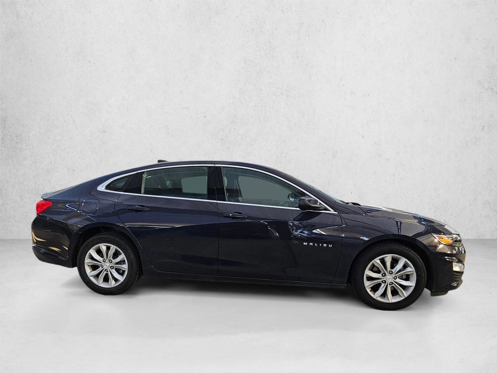 Used 2025 Chevrolet Malibu LT FWD image 4