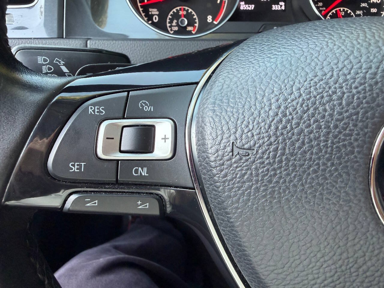 Used 2018 Volkswagen Golf SE FWD image 31