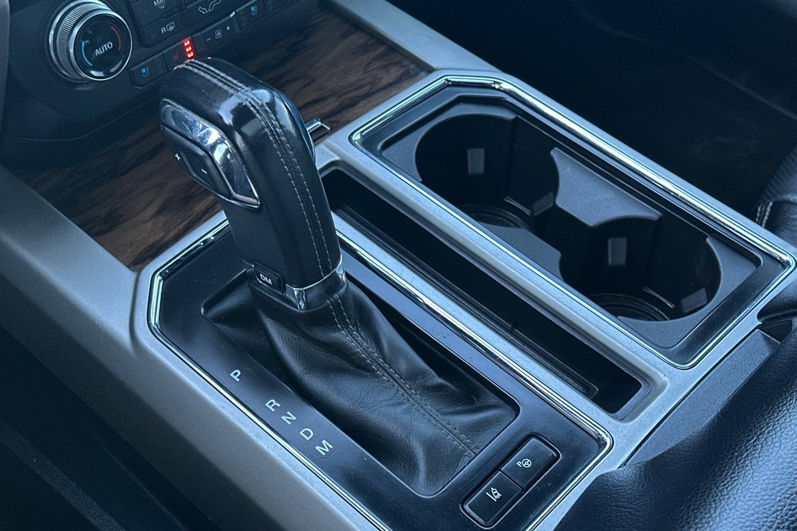 Used 2018 Ford F150 Lariat w/ Equipment Group 502A Luxury image 21