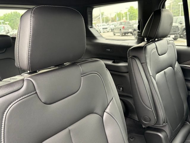 New 2026 Jeep Grand Cherokee L Limited w/ Luxury Tech Group II AWD/4WD image 34