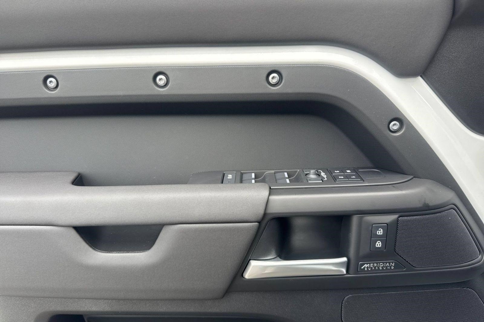 New 2026 Land Rover Defender 110 X-Dynamic SE AWD/4WD image 14
