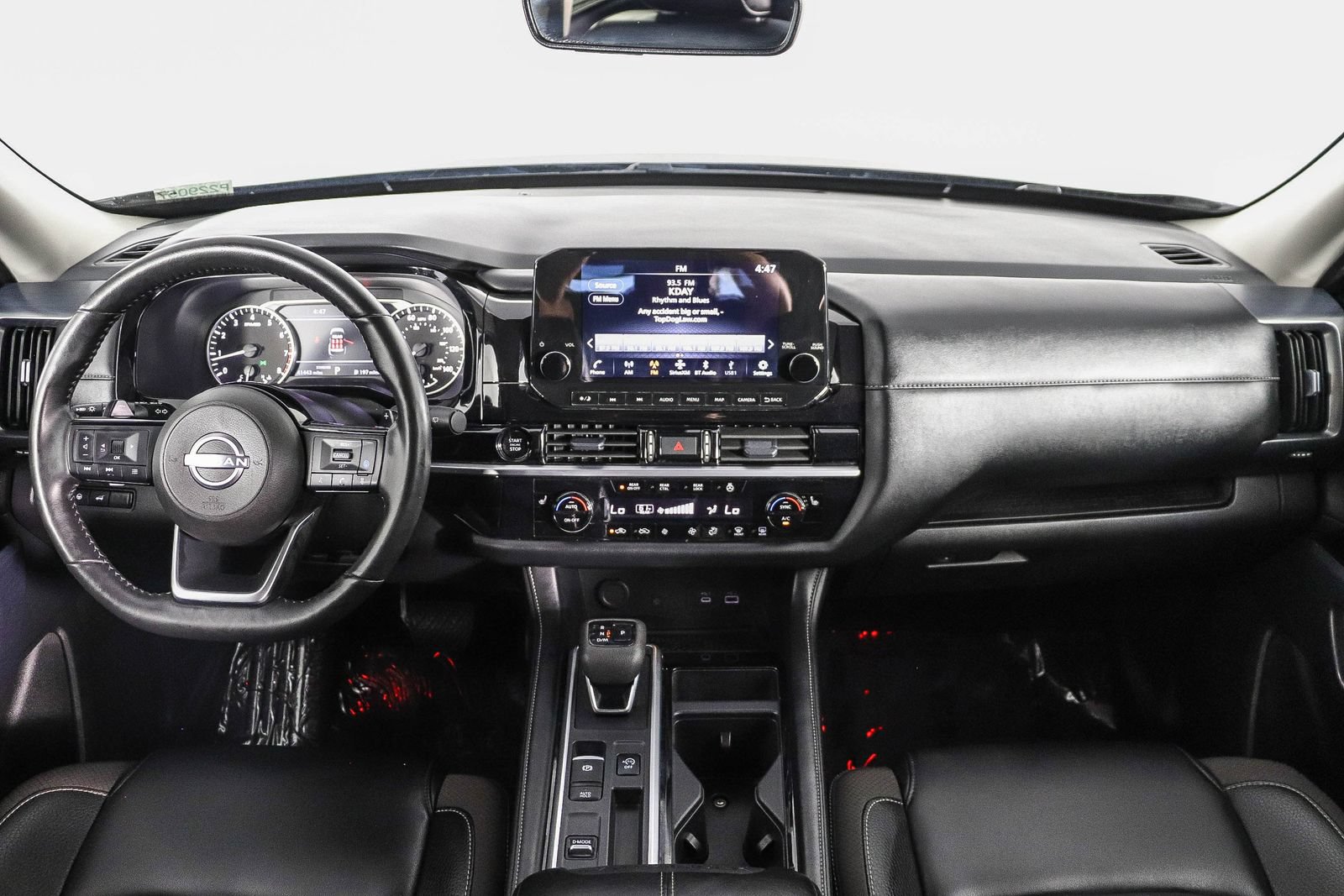 Used 2025 Nissan Pathfinder SL FWD image 16