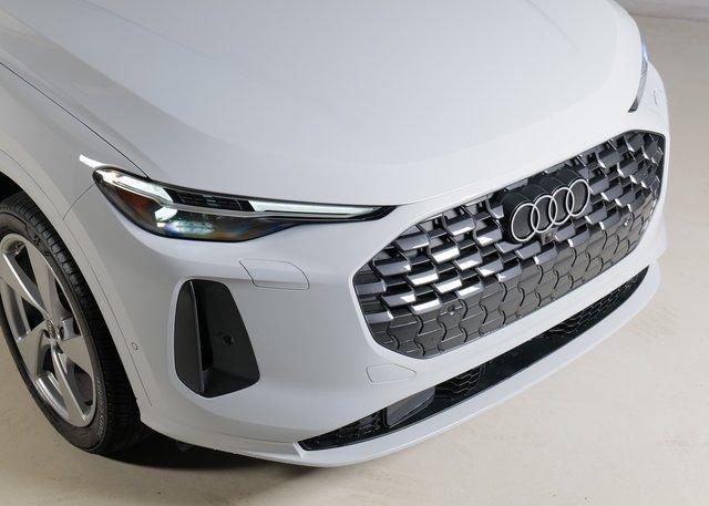 Certified 2025 Audi Q5 Premium Plus image 28