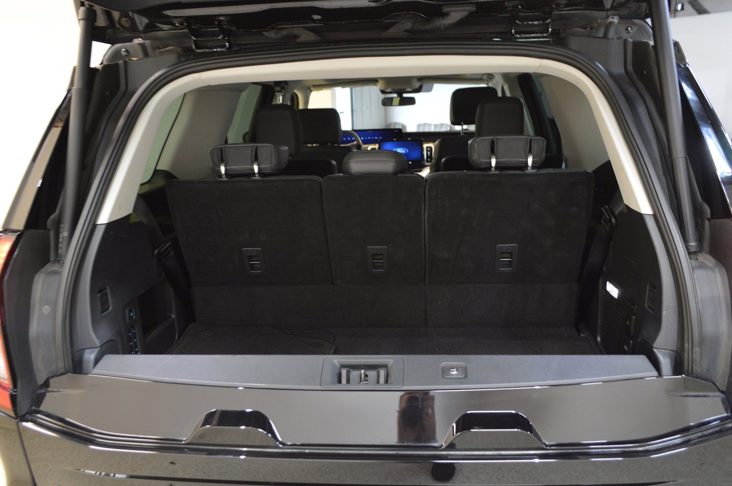 Used 2025 Ford Expedition Active image 14