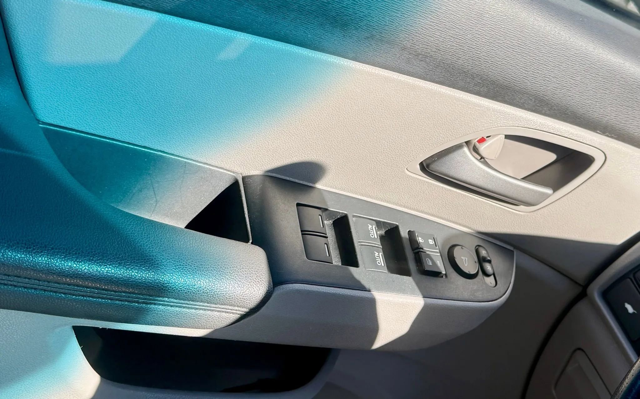 Used 2012 Honda Odyssey EX-L image 18