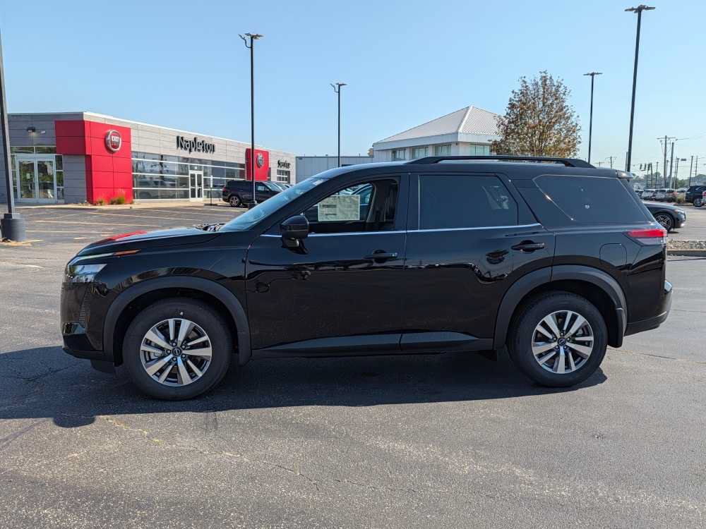 New 2026 Nissan Pathfinder SL AWD/4WD image 3