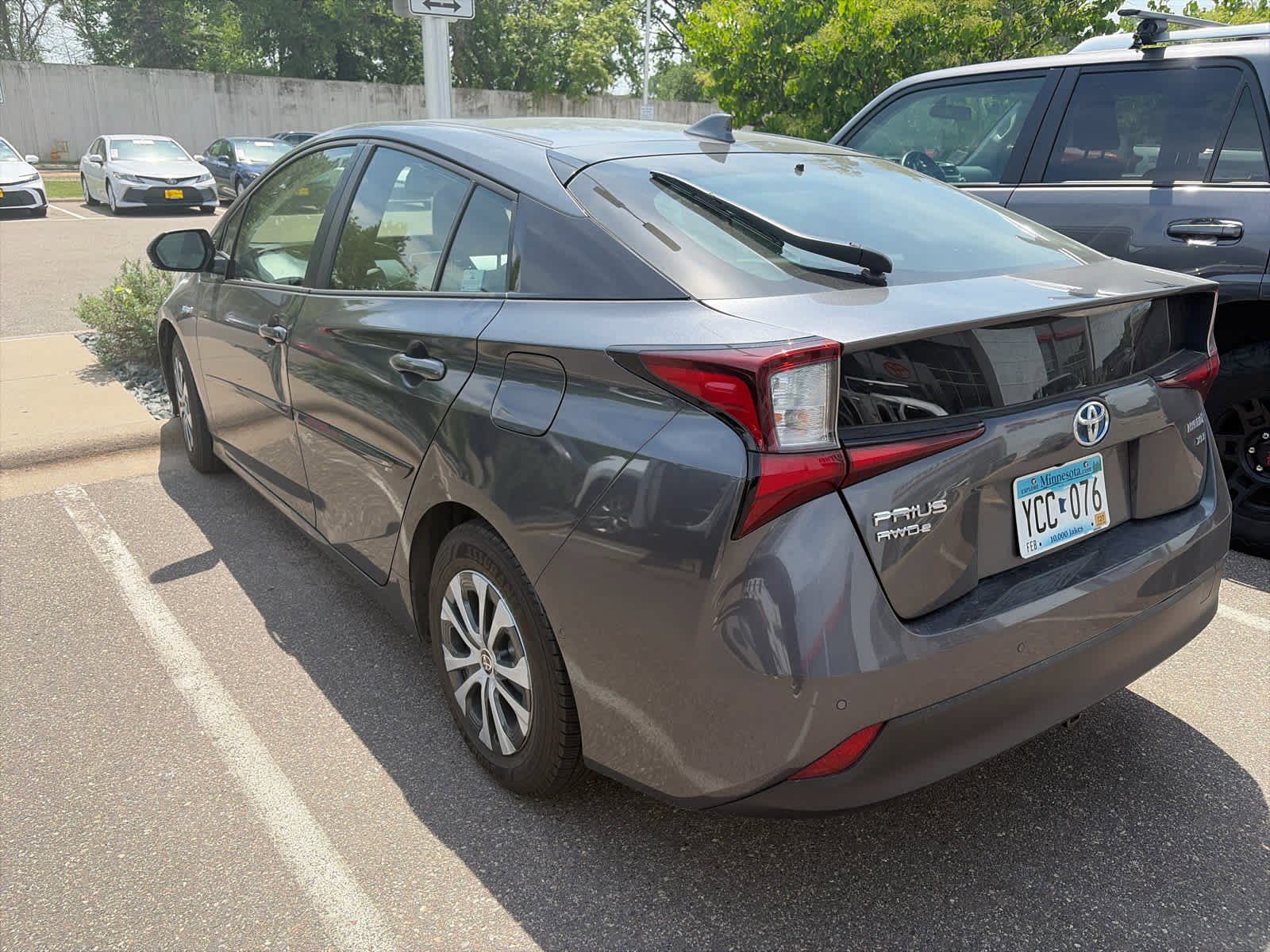 Used 2019 Toyota Prius XLE AWD/4WD image 4