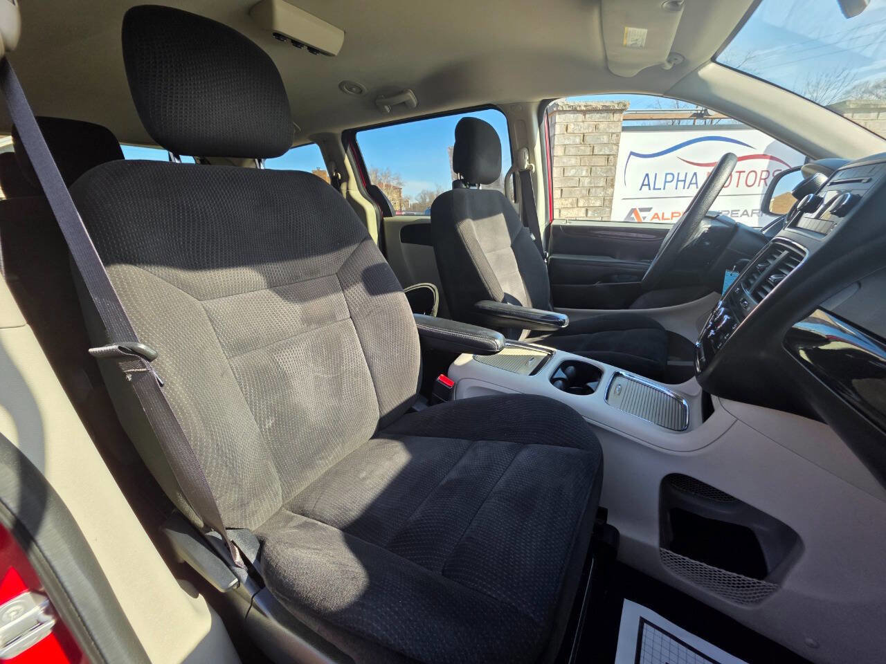 Used 2015 Dodge Grand Caravan SXT image 9