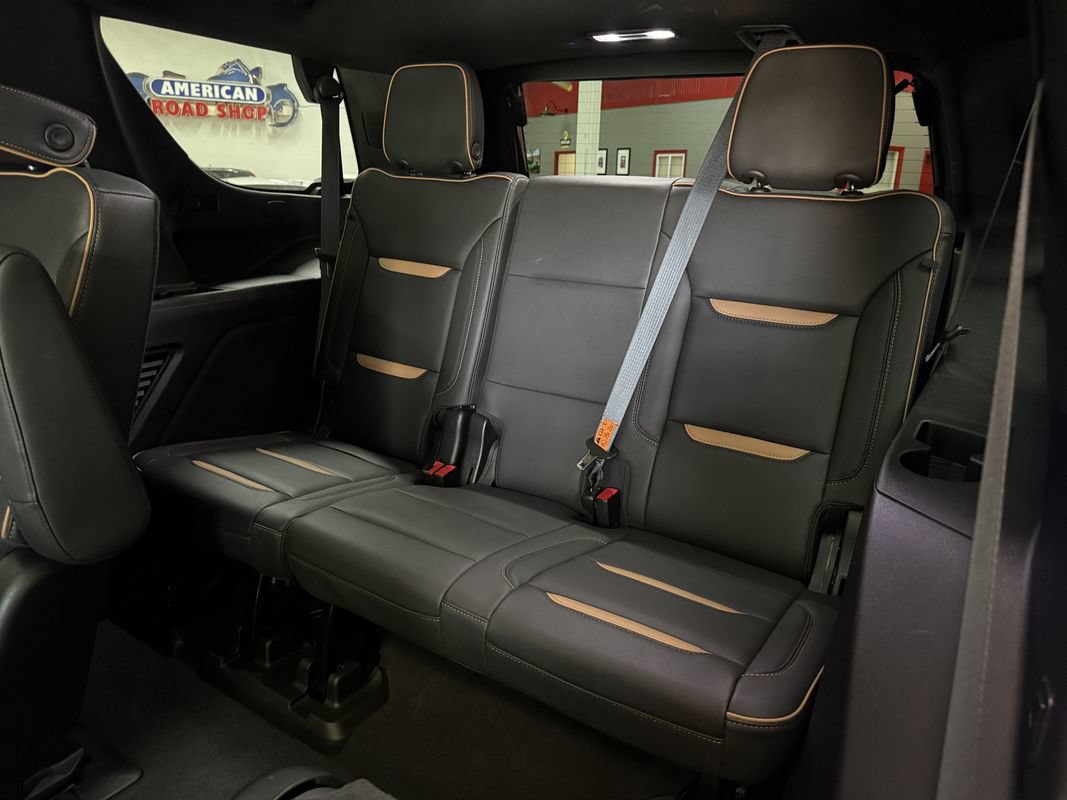 Used 2023 GMC Yukon AT4 w/ Technology Package AWD/4WD image 17