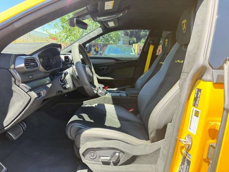 Used 2023 Lamborghini Urus Performante AWD/4WD image 12
