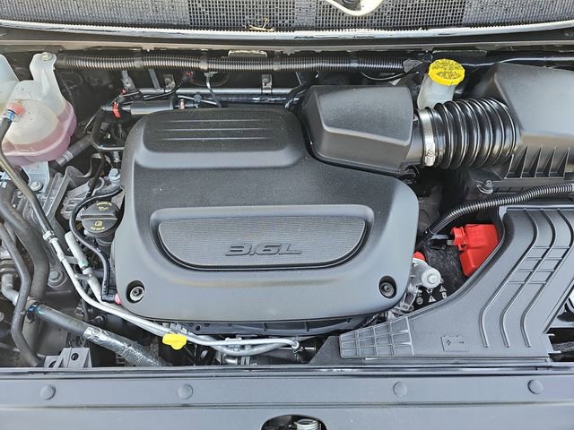 Used 2024 Chrysler Pacifica Touring-L FWD image 31