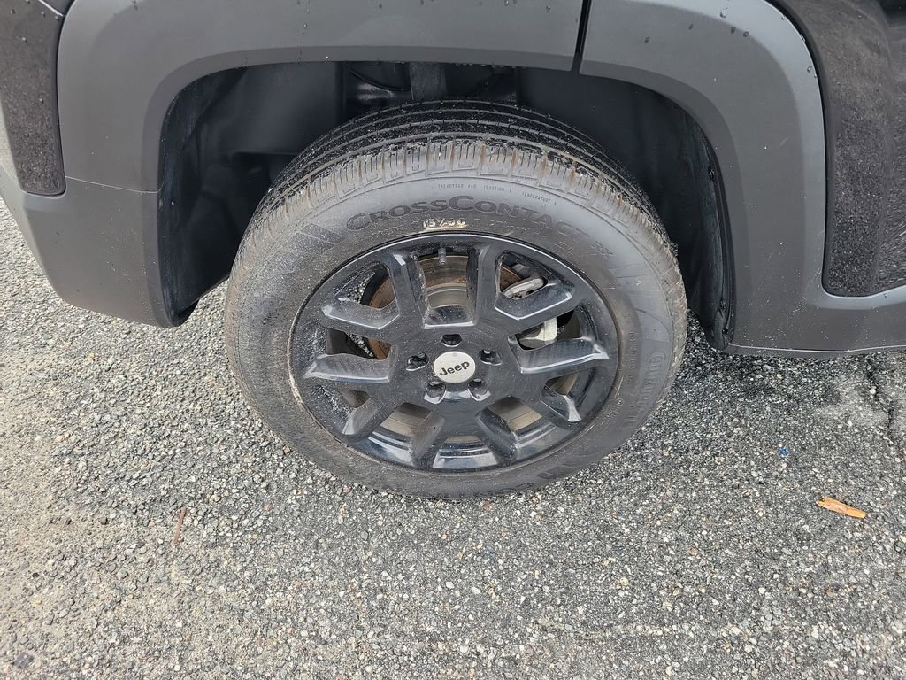 Used 2023 Jeep Renegade Latitude AWD/4WD image 8