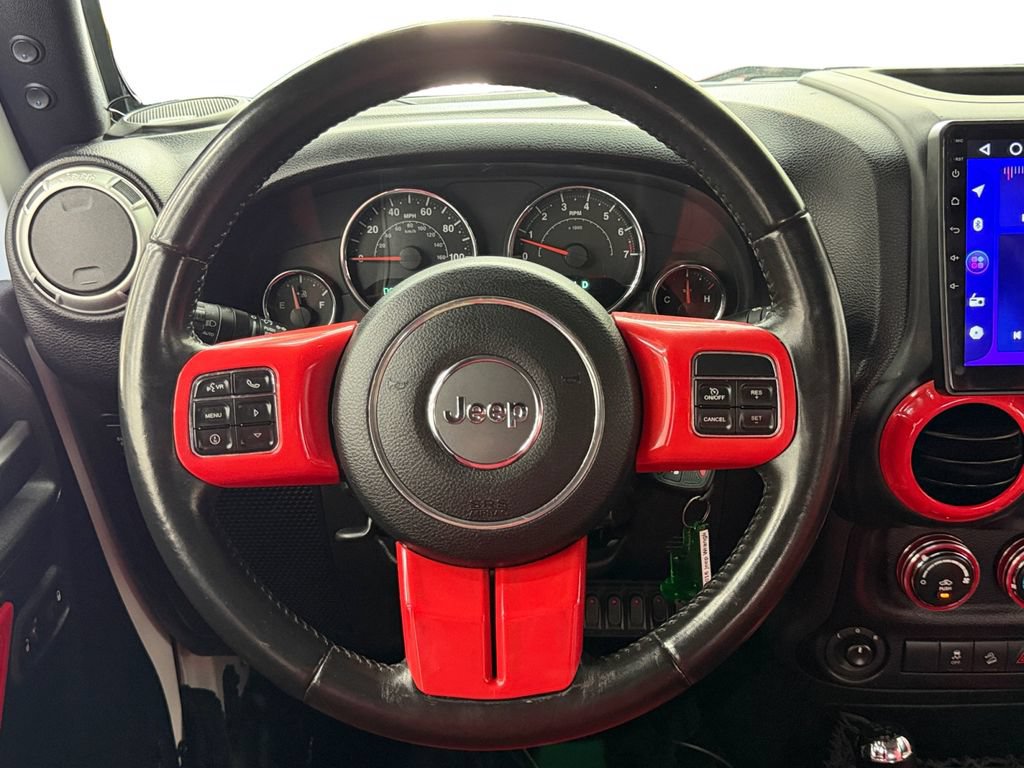 Used 2016 Jeep Wrangler Unlimited Rubicon w/ Connectivity Group AWD/4WD image 13