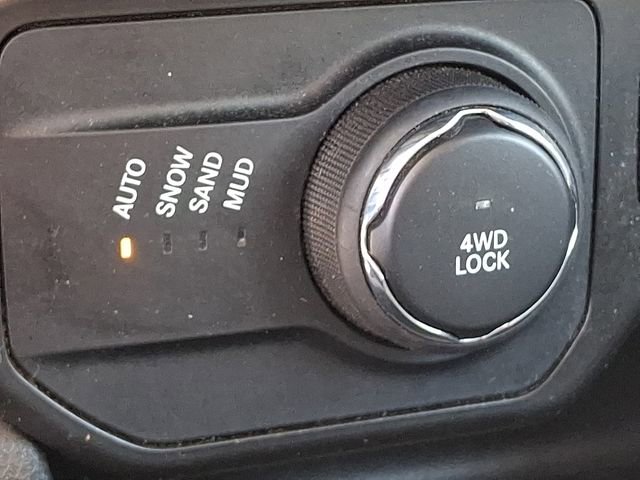 Used 2020 Jeep Renegade Latitude AWD/4WD image 26