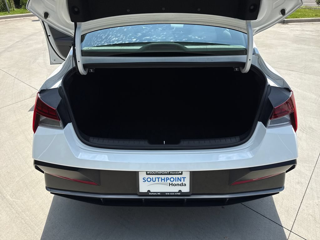 Used 2025 Hyundai Elantra SEL FWD image 33