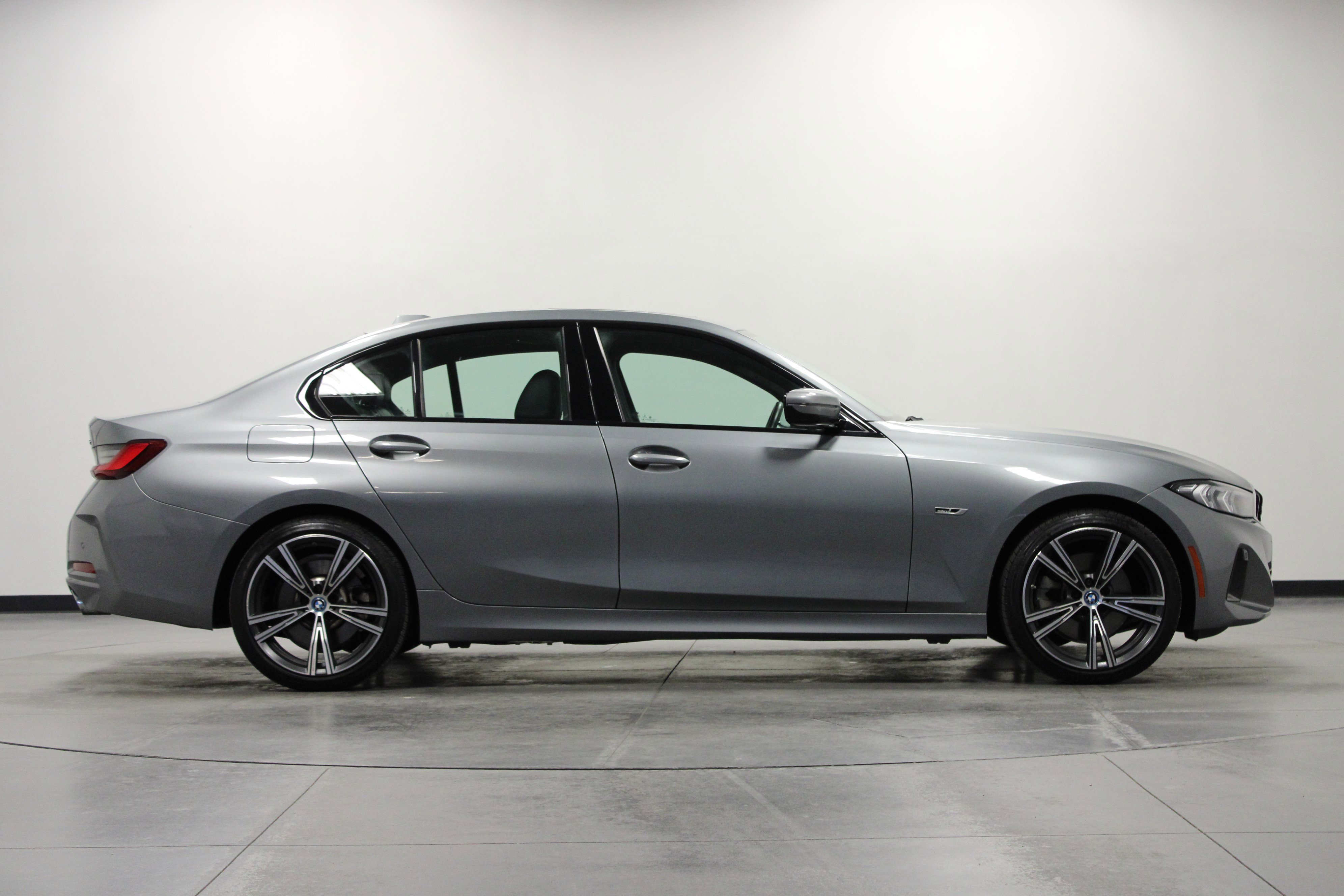 Used 2023 BMW 330e xDrive w/ Premium Package AWD/4WD image 3