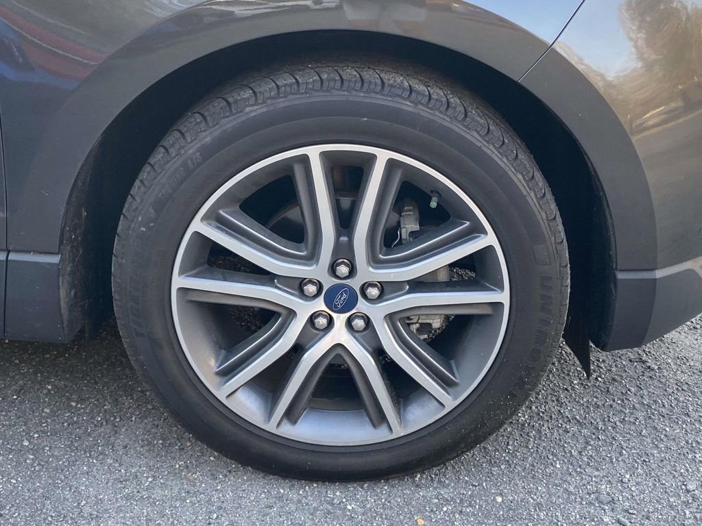 Used 2019 Ford Edge Titanium image 7
