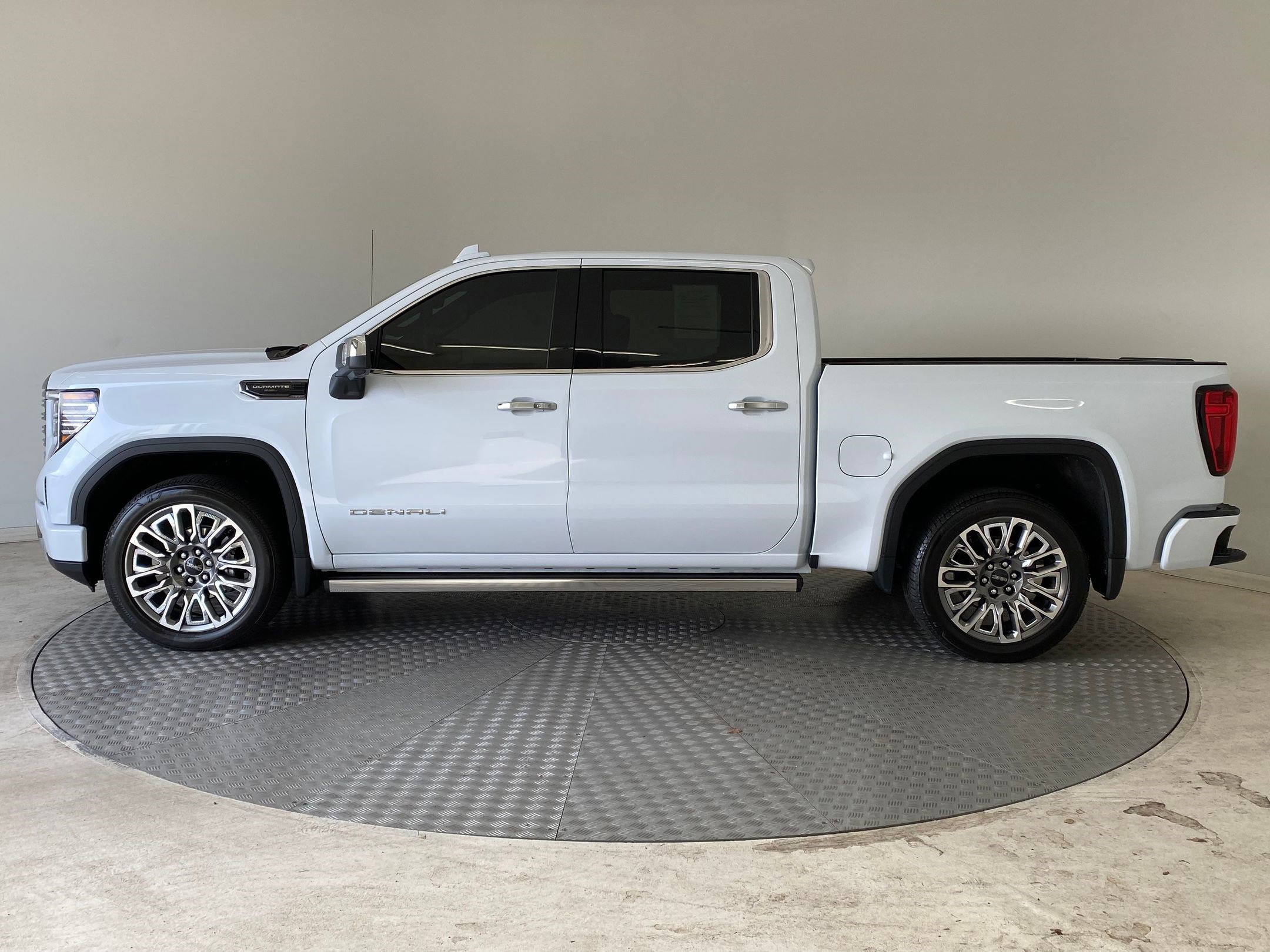 Used 2026 GMC Sierra 1500 Denali Ultimate image 2