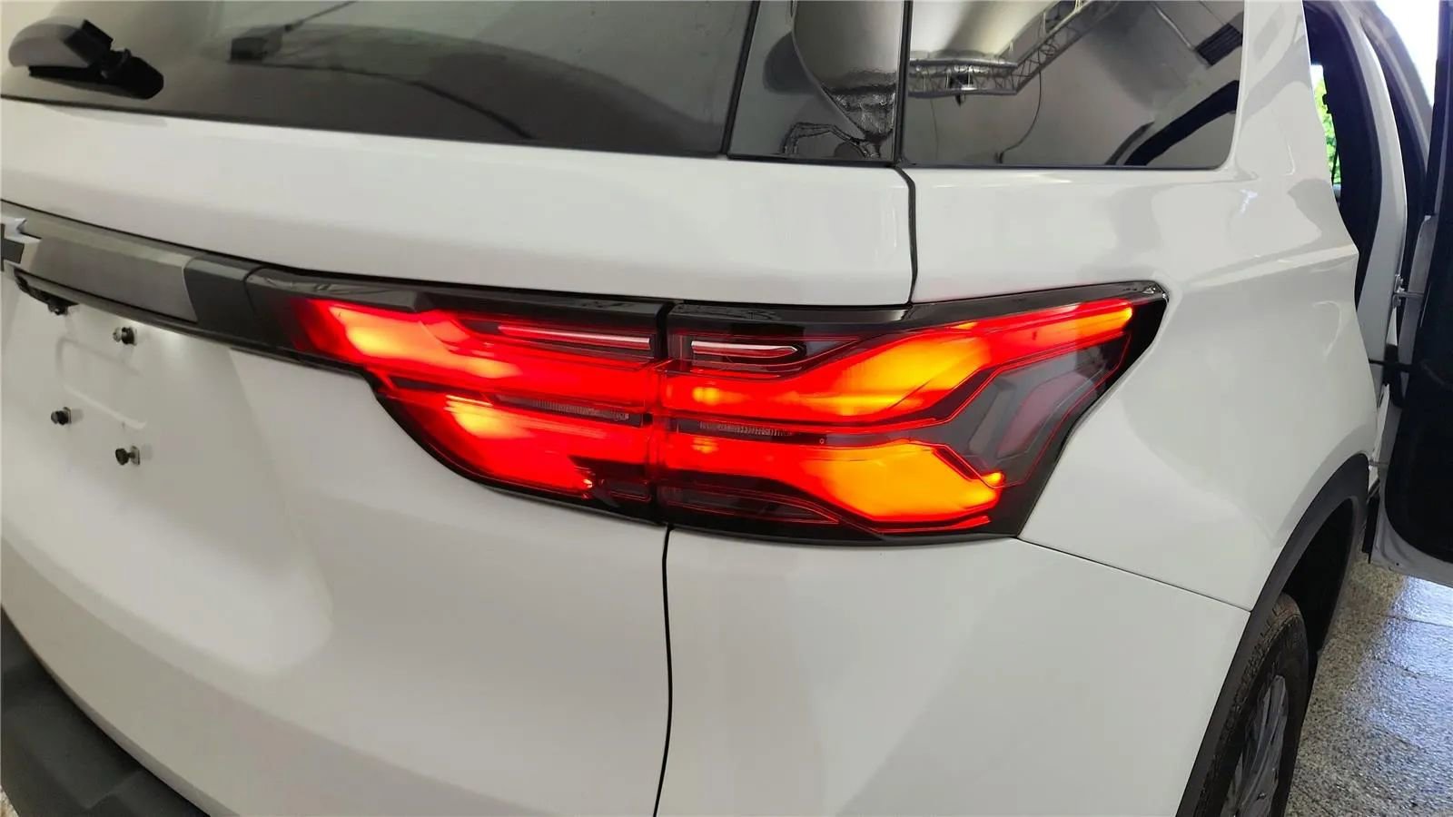 Used 2023 Chevrolet Traverse RS FWD image 15