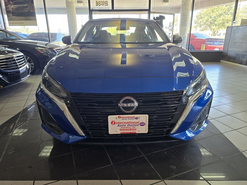 Used 2025 Nissan Altima 2.5 SV FWD image 2
