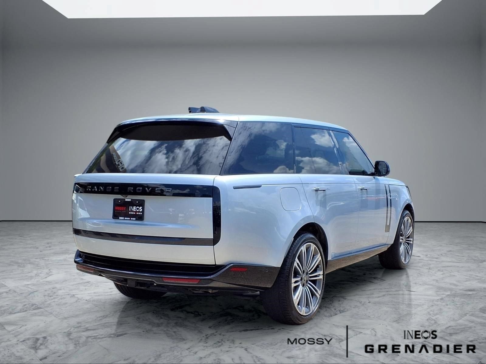Used 2025 Land Rover Range Rover SE AWD/4WD image 7
