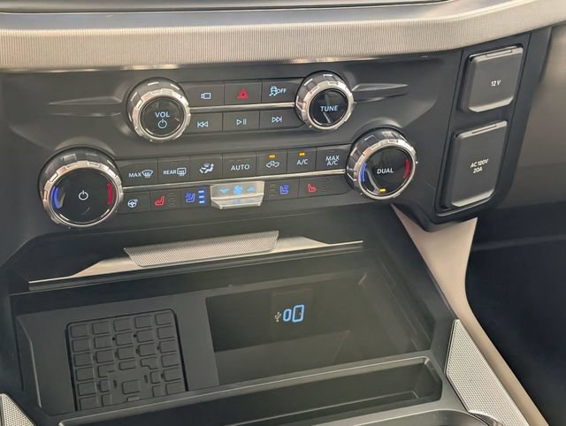 Used 2025 Ford F350 Platinum w/ Platinum Plus Package AWD/4WD image 22
