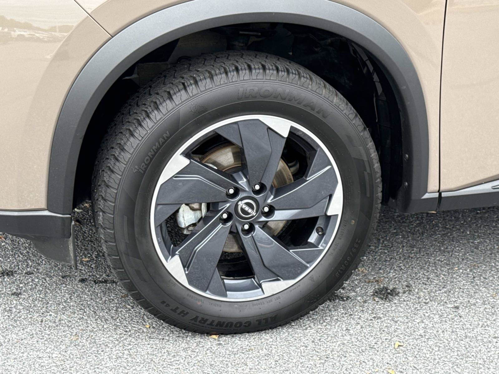Used 2025 Nissan Rogue SV AWD/4WD image 7