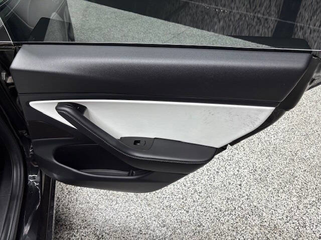 Used 2018 Tesla Model 3 Long Range image 24