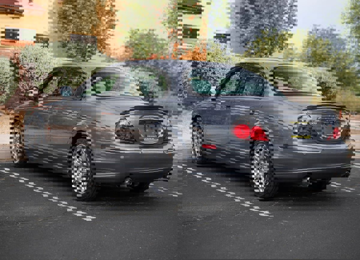 Used 2003 Jaguar S-TYPE R image 10