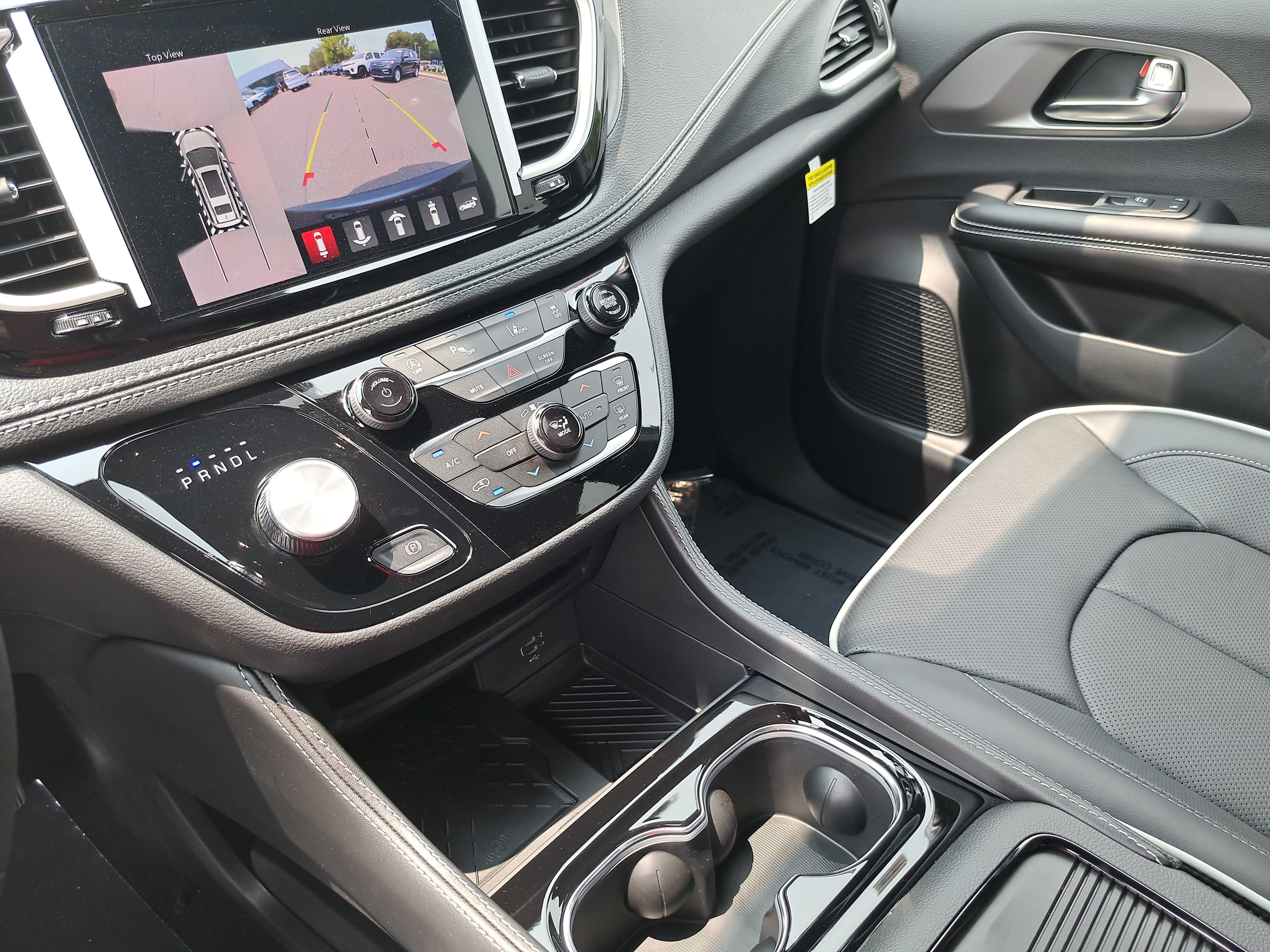 New 2027 Chrysler Pacifica Limited FWD image 26