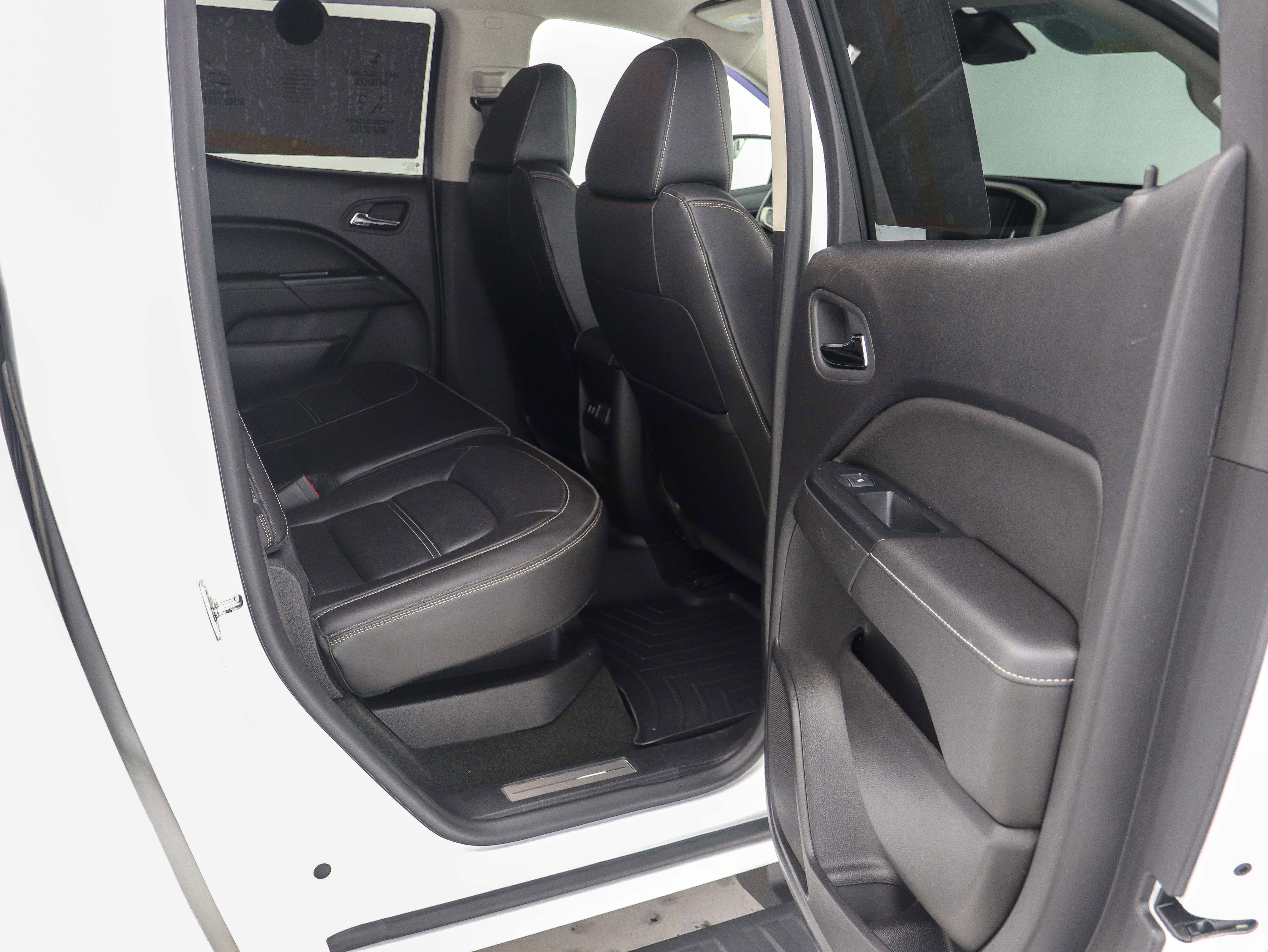 Used 2018 GMC Canyon Denali image 13