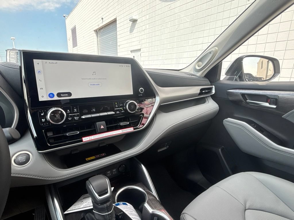New 2026 Toyota Highlander Platinum AWD/4WD image 17