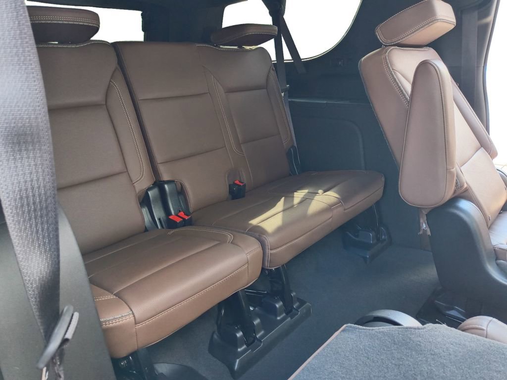 Used 2023 Chevrolet Suburban High Country image 21