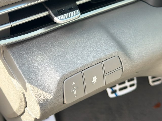 Certified 2026 Hyundai Elantra Sport FWD image 11