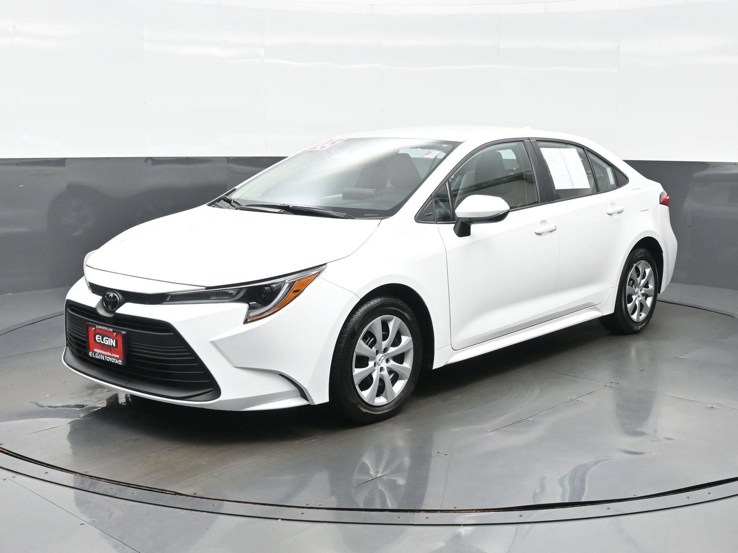 Used 2025 Toyota Corolla LE FWD image 2