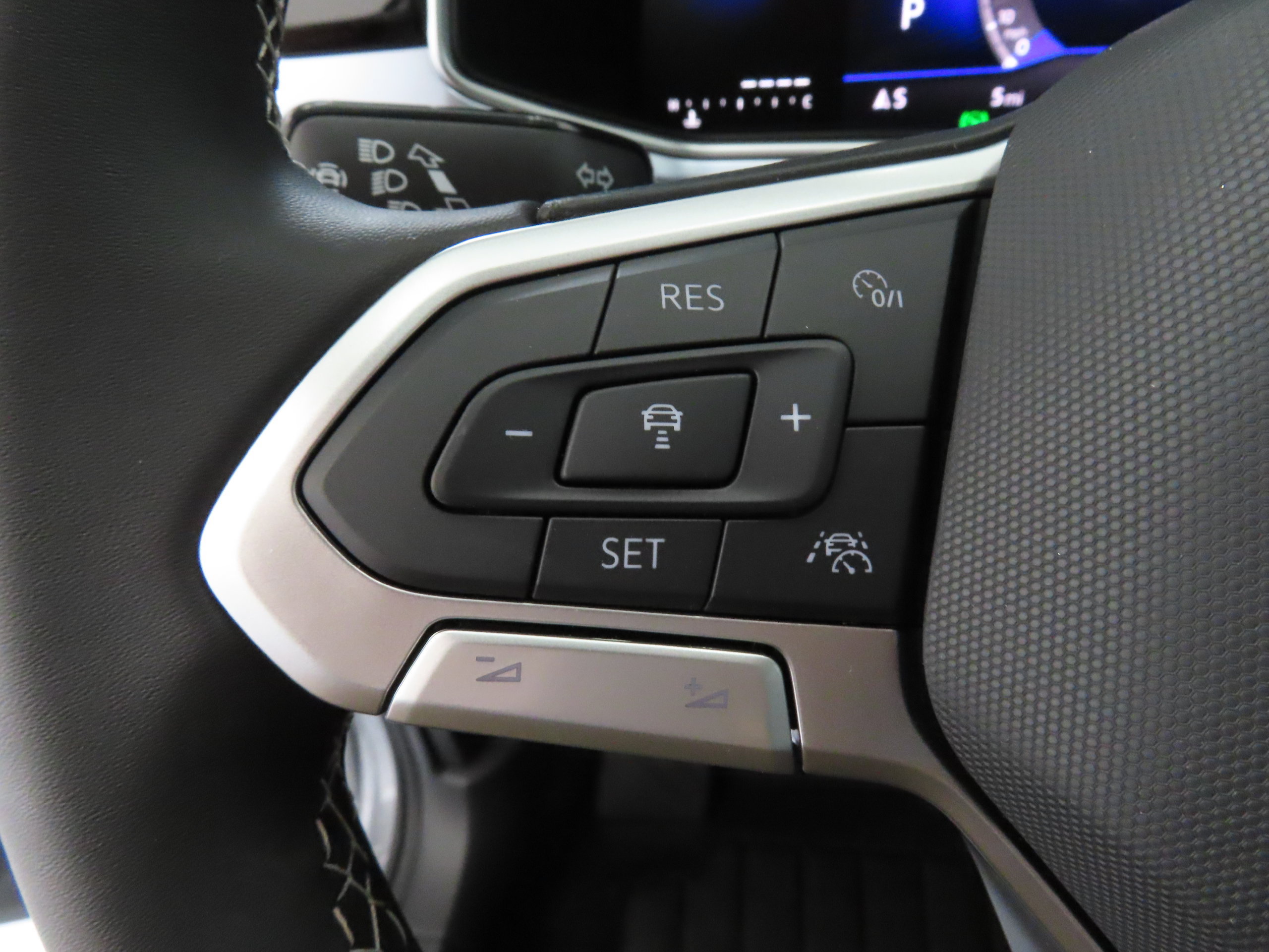 New 2026 Volkswagen Taos SE FWD image 12