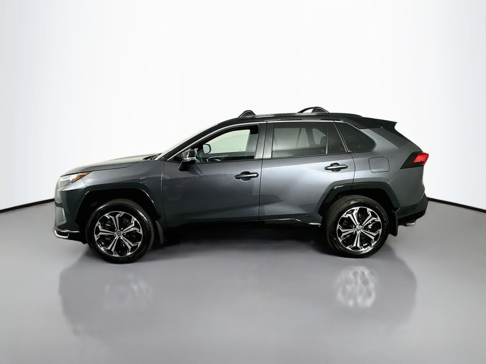 Certified 2025 Toyota RAV4 XSE w/ Weather Package AWD/4WD image 4