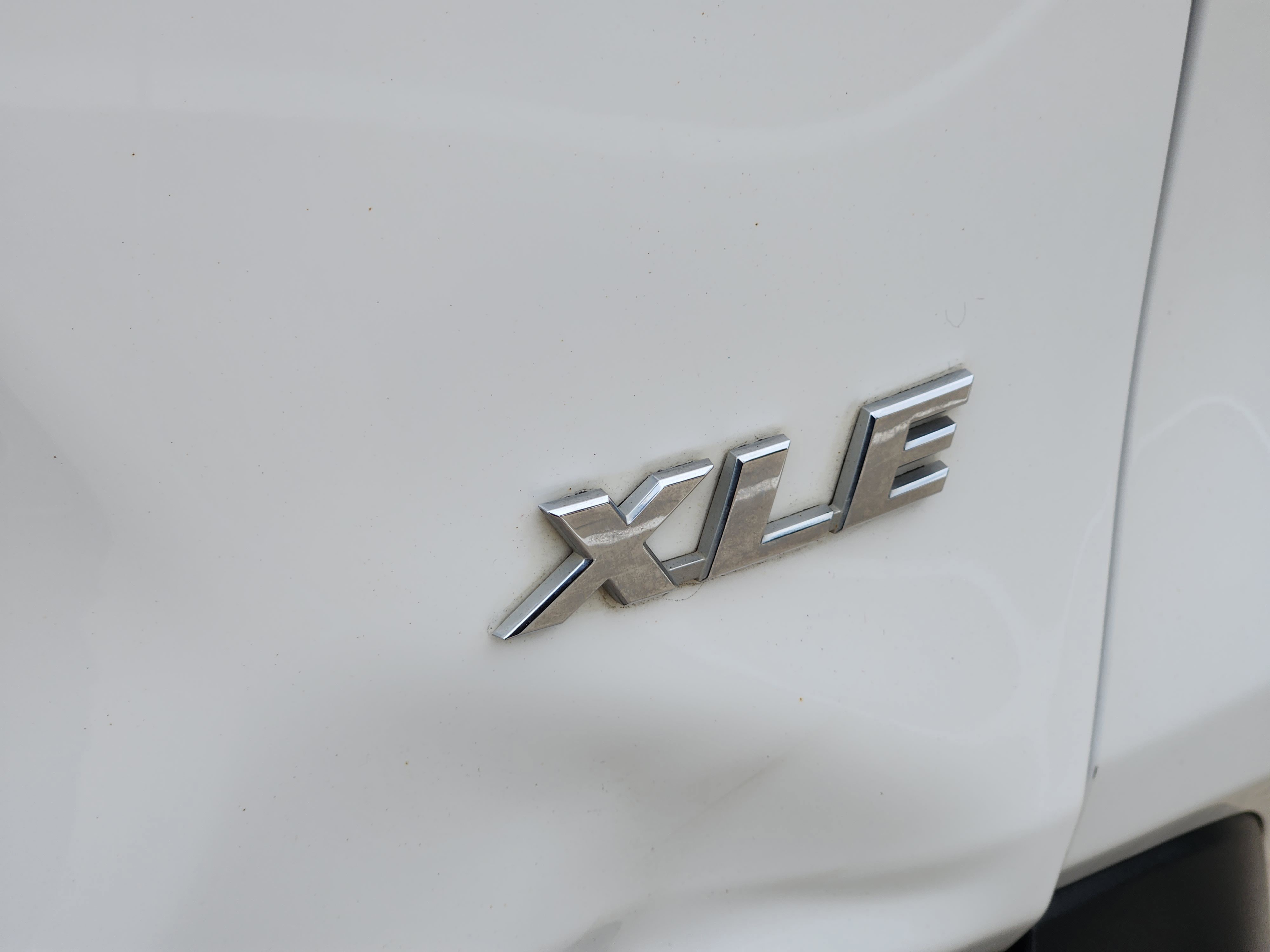 Used 2019 Toyota RAV4 XLE Premium FWD image 40
