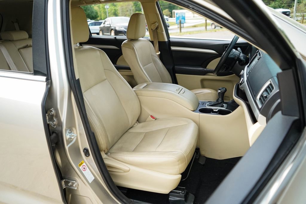 Used 2015 Toyota Highlander XLE image 35