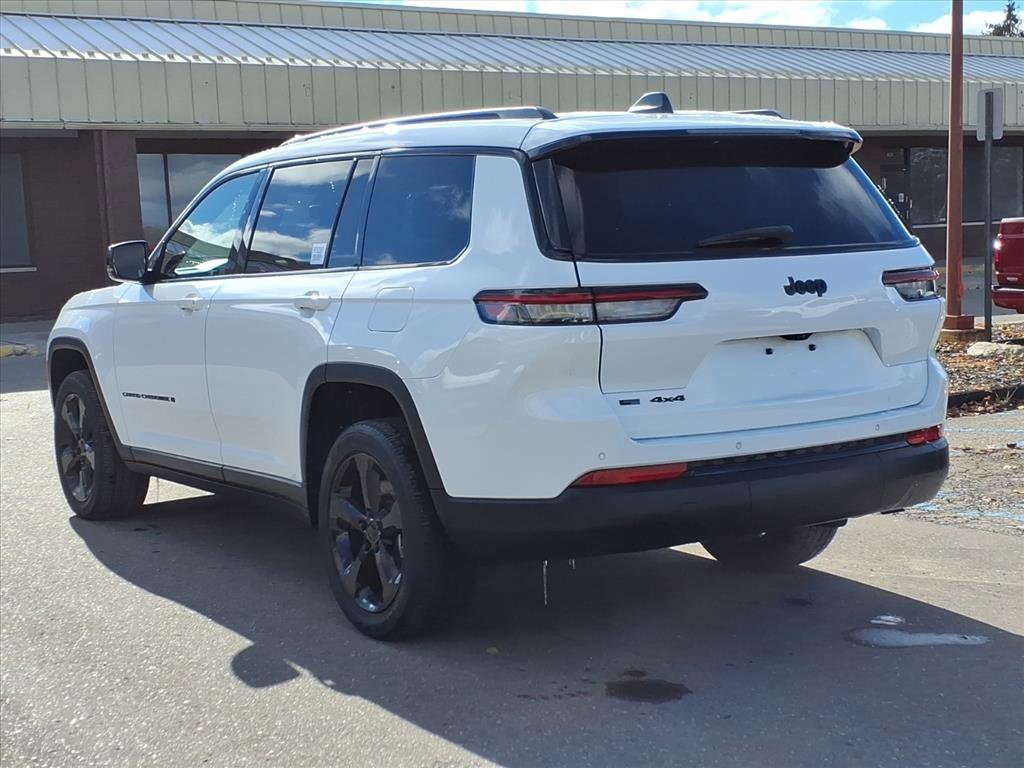 Used 2023 Jeep Grand Cherokee L Laredo image 3