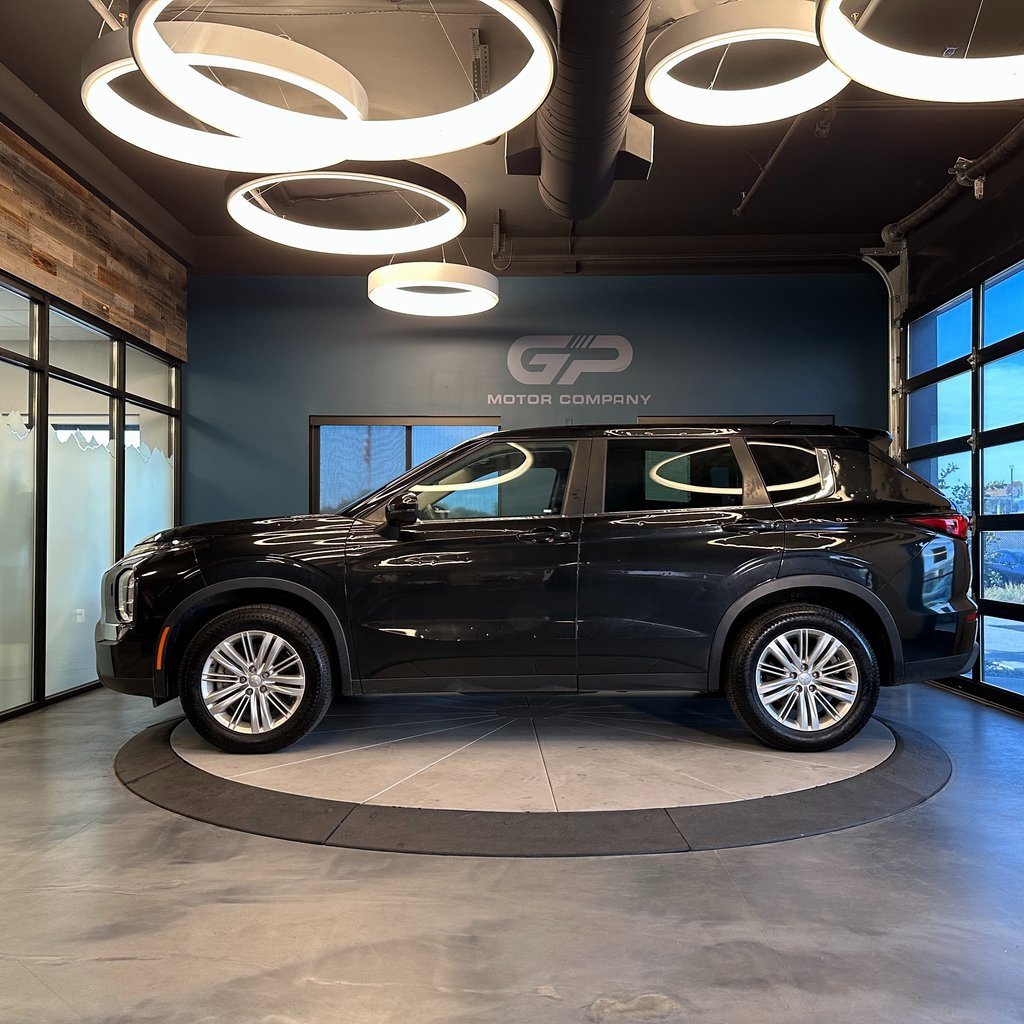 Used 2023 Mitsubishi Outlander ES image 6