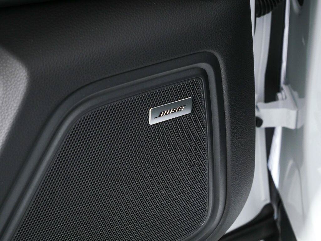Certified 2026 Porsche Macan Turbo AWD/4WD image 7