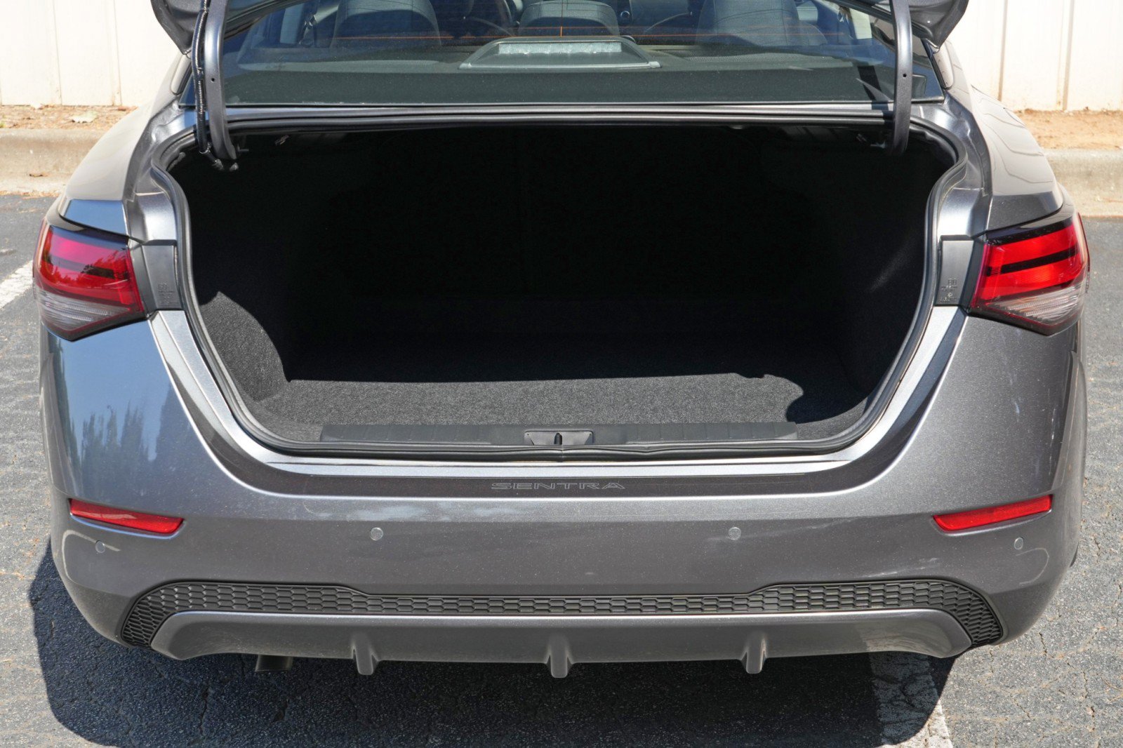 Used 2025 Nissan Sentra SV FWD image 9