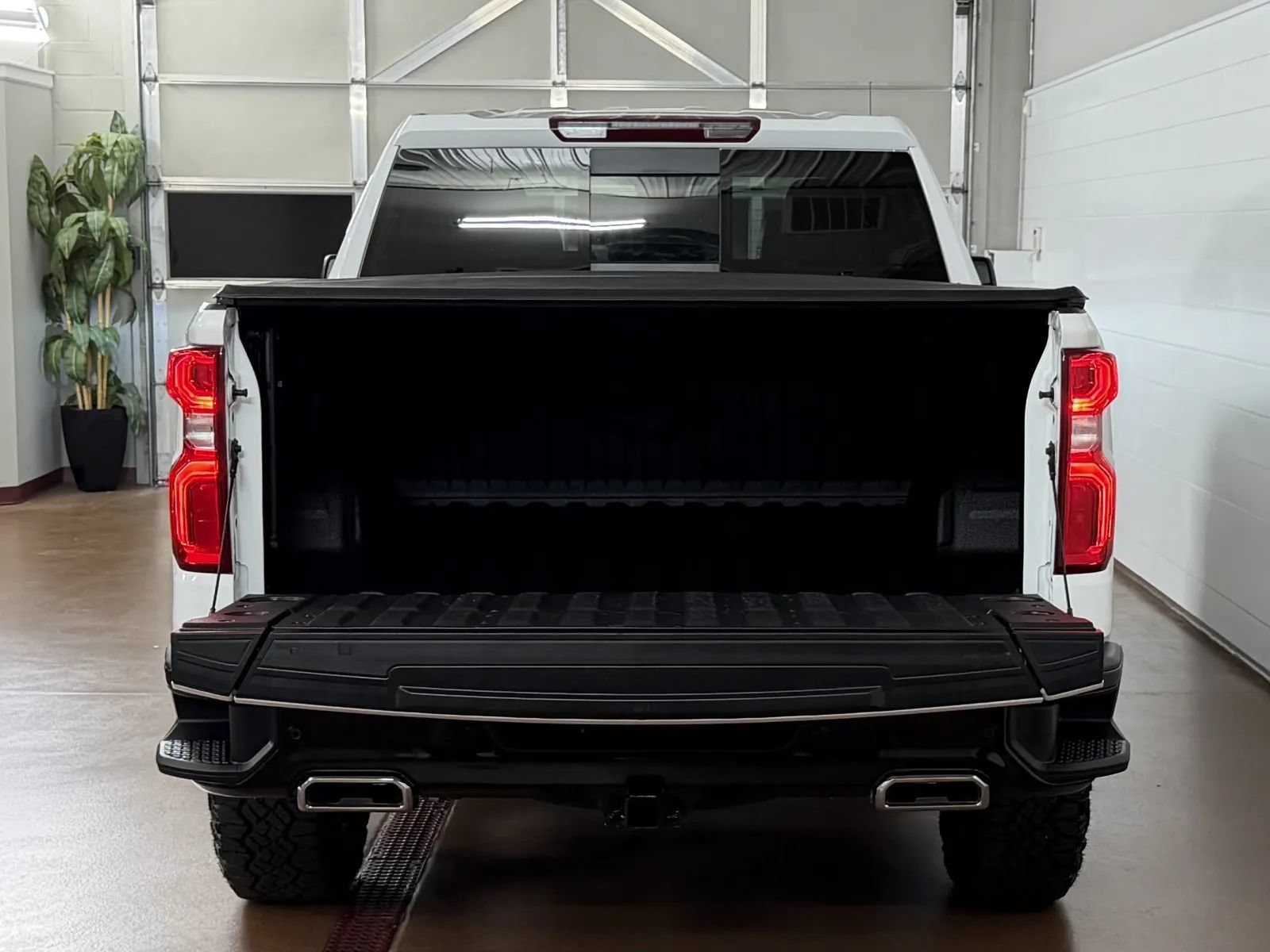 Used 2023 Chevrolet Silverado 1500 LT Trail Boss w/ LT Trail Boss Premium Package AWD/4WD image 5