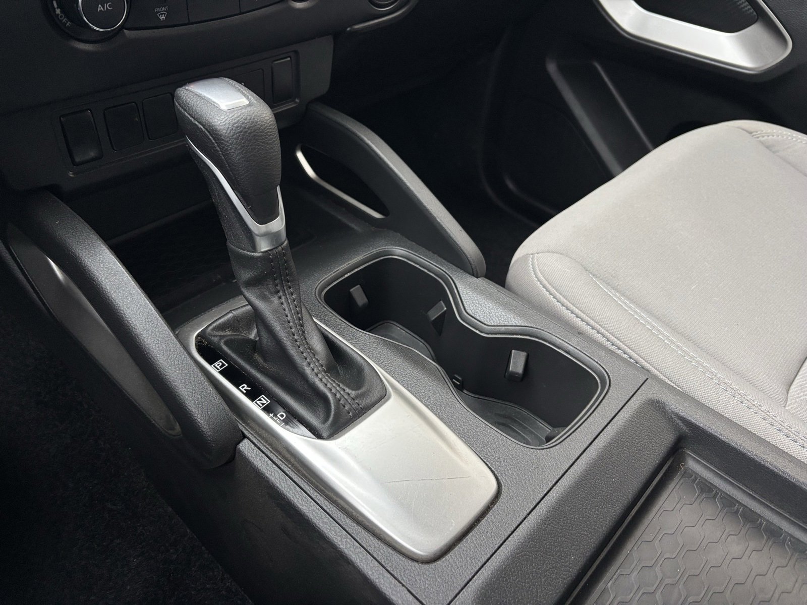 Used 2024 Nissan Frontier SV image 27