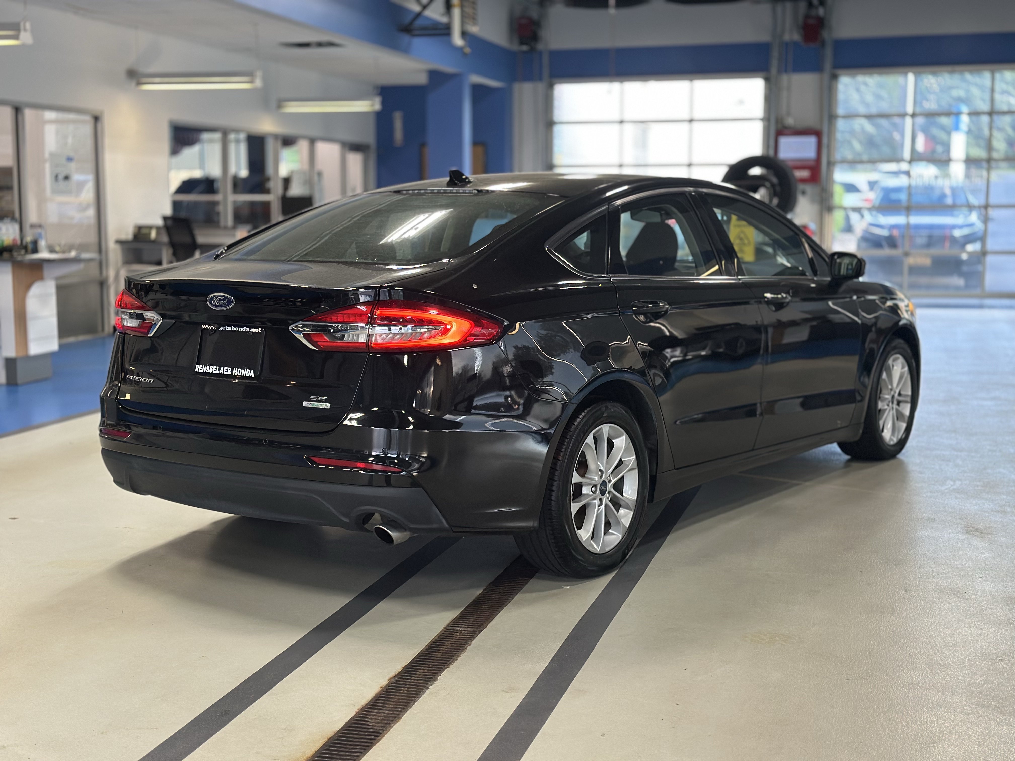 Used 2020 Ford Fusion SE FWD image 4
