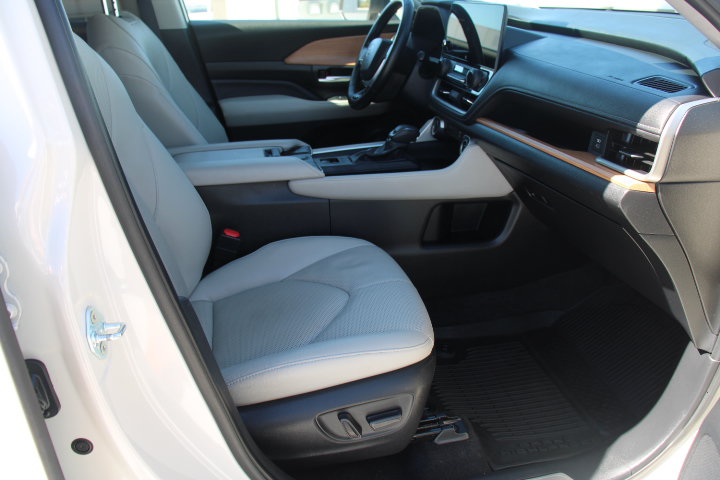 Certified 2024 Toyota Grand Highlander AWD image 23