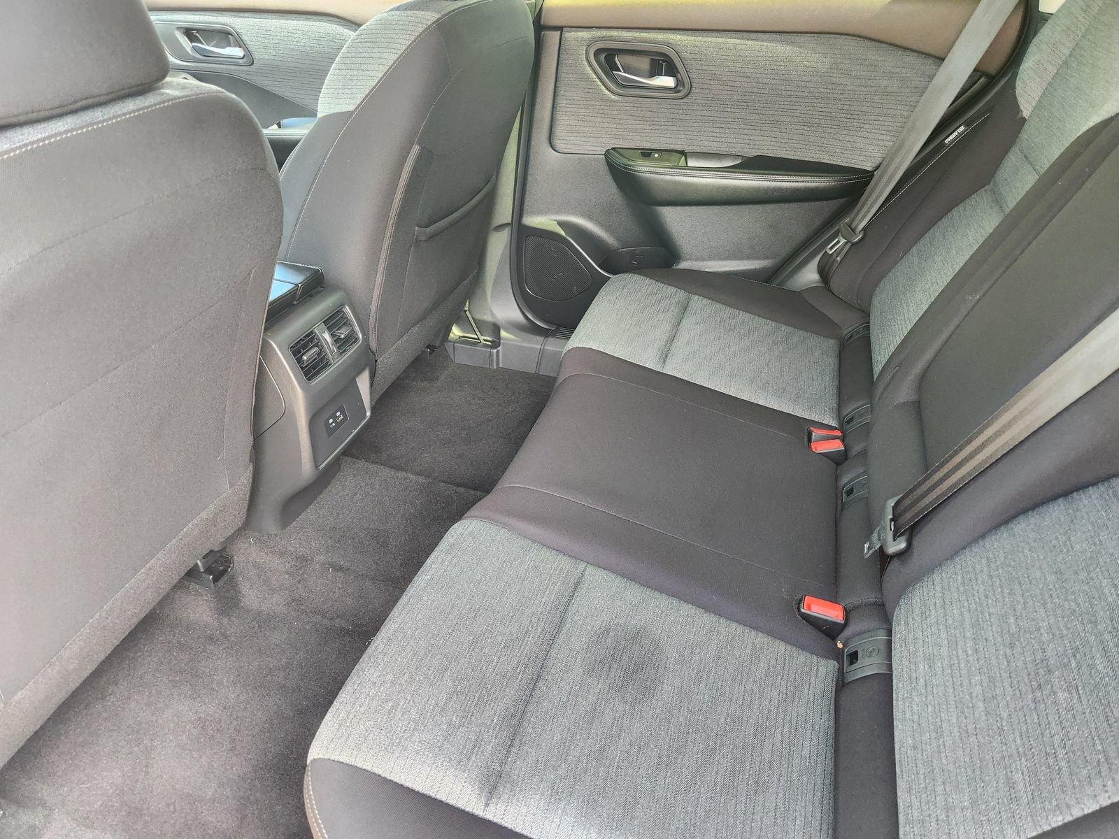 Used 2023 Nissan Rogue SV FWD image 33