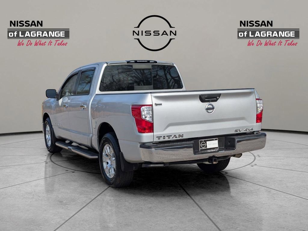 Used 2019 Nissan Titan SV image 7