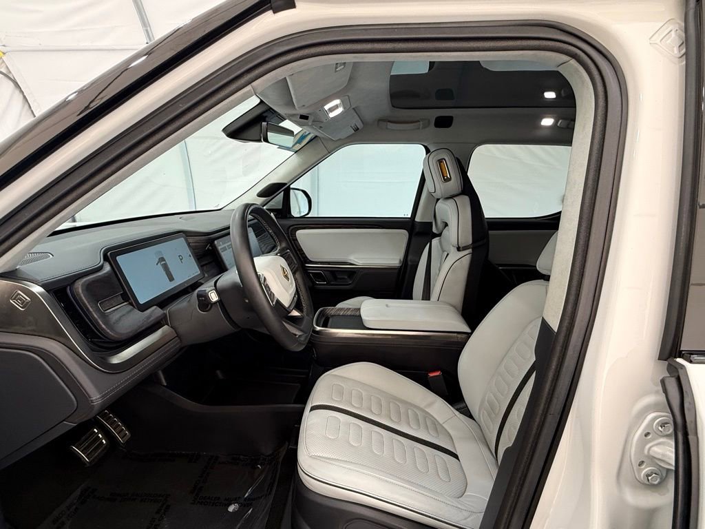 Used 2022 Rivian R1T Adventure image 12